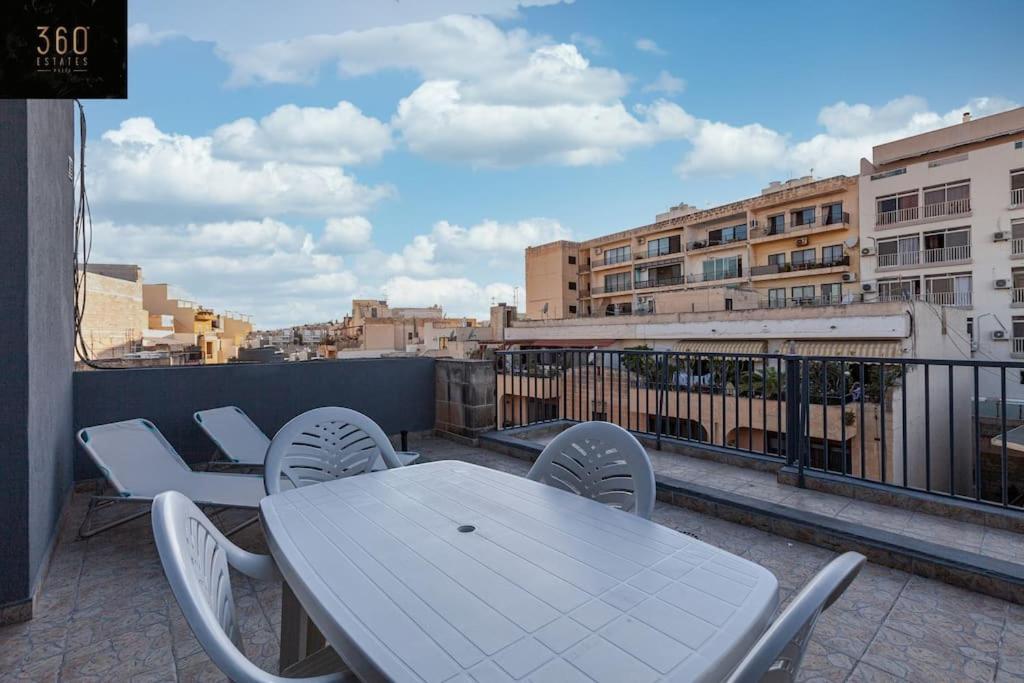 Comfortable Penthouse, Served With Lift, Wifi & Ac By 360 Estates Gzira Eksteriør billede