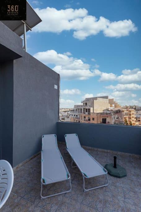 Comfortable Penthouse, Served With Lift, Wifi & Ac By 360 Estates Gzira Eksteriør billede