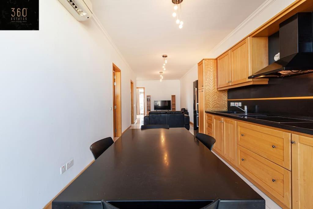 Comfortable Penthouse, Served With Lift, Wifi & Ac By 360 Estates Gzira Eksteriør billede